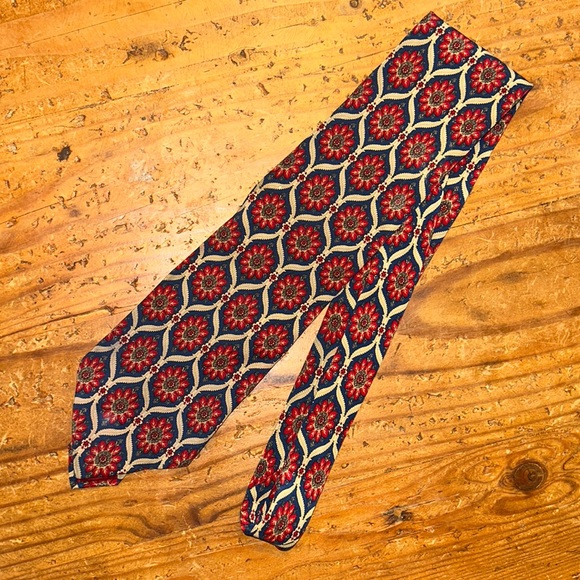 VALENTINO gorgeous silk made in Italy classic luxurious Tie haberdashery